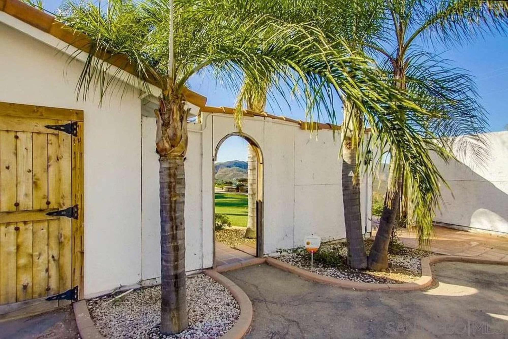Private Home On 10 Acres - Heated Salt Pool & Jacuzzi, Mountain & City Views, Horseshoes, Basketball, Bbq, Golf Putting, Foosball, Croquet, Bose Stereo, White Cotton Bedding - Hilltop Hacienda, Pool Heat Optional Jamul Exteriör bild