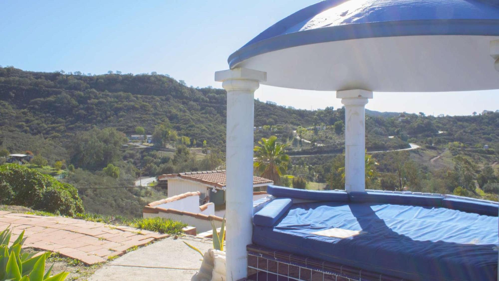 Private Home On 10 Acres - Heated Salt Pool & Jacuzzi, Mountain & City Views, Horseshoes, Basketball, Bbq, Golf Putting, Foosball, Croquet, Bose Stereo, White Cotton Bedding - Hilltop Hacienda, Pool Heat Optional Jamul Exteriör bild