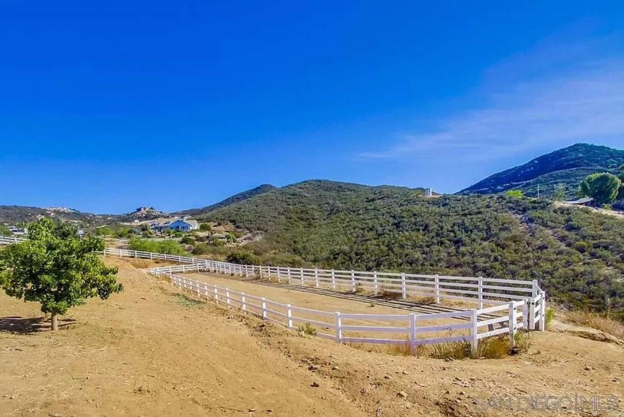 Private Home On 10 Acres - Heated Salt Pool & Jacuzzi, Mountain & City Views, Horseshoes, Basketball, Bbq, Golf Putting, Foosball, Croquet, Bose Stereo, White Cotton Bedding - Hilltop Hacienda, Pool Heat Optional Jamul Exteriör bild